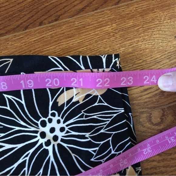 Vintage Alfred Dunner black floral cotton stretch cropped pants in size 14 - Picture 5 of 8